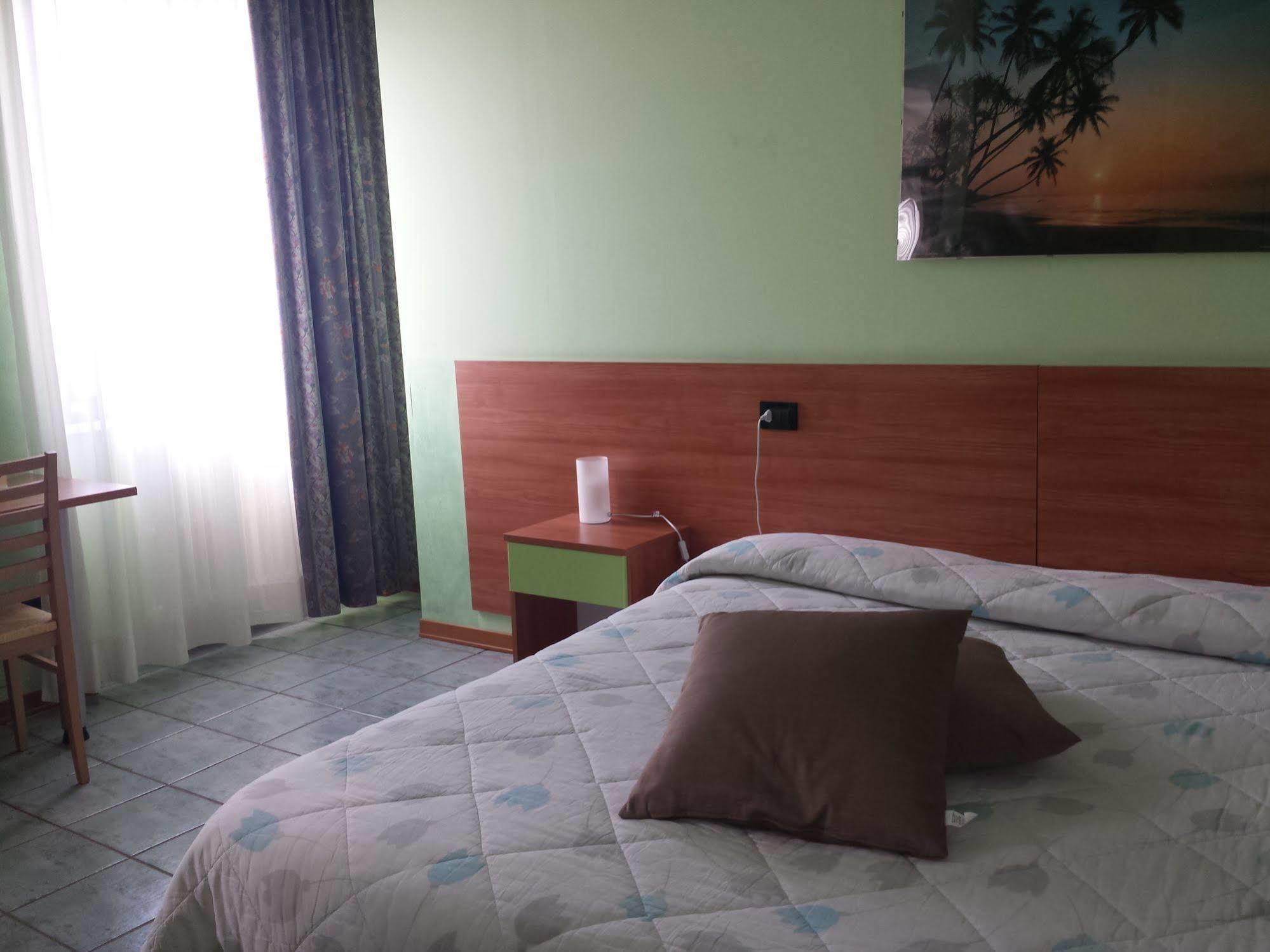 Hotel Stazione Паратико Экстерьер фото