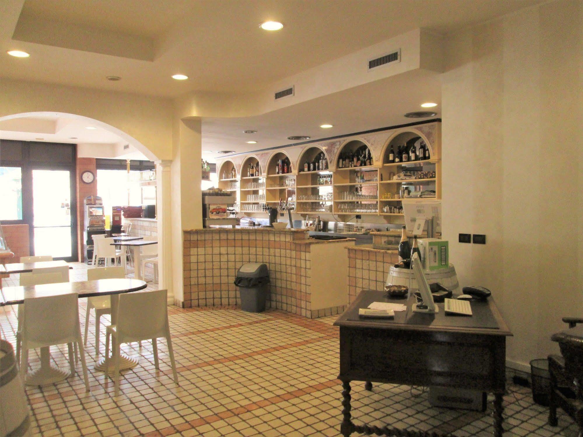 Hotel Stazione Паратико Экстерьер фото